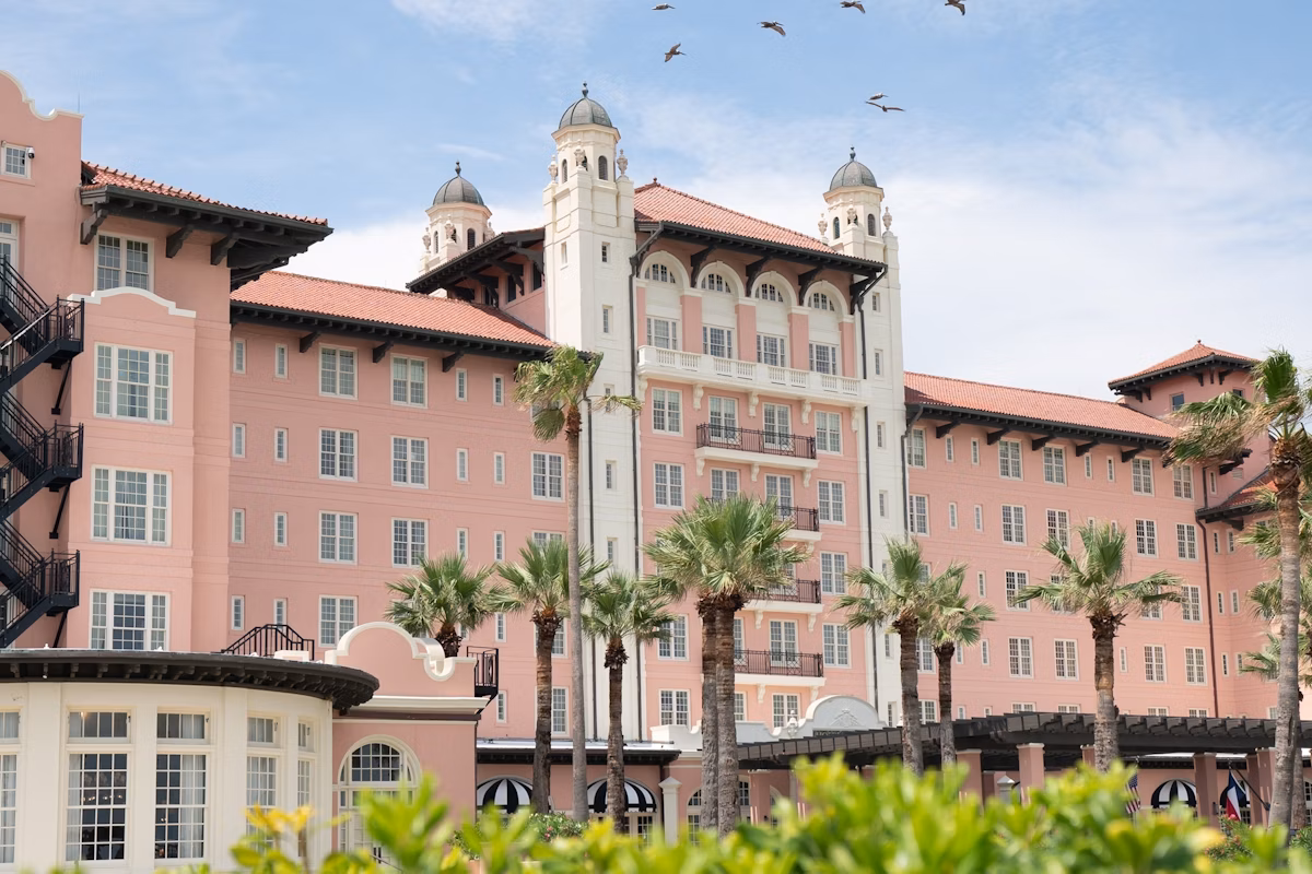 The Hotel Galvez is one og Galveston's most historic wedding venues.